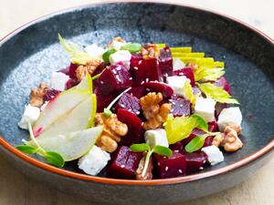 كارباتشيو التفاح والبنجر مع جبن الماعز والعسل