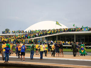 Bolsonaro supporters invade the presidential palace 