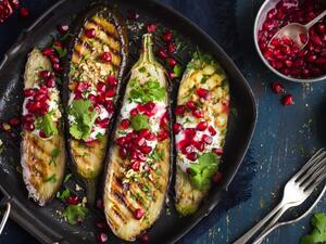 فتة الباذنجان باللحم والتمر