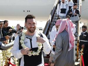 باريس سان جيرمان يصل الرياض