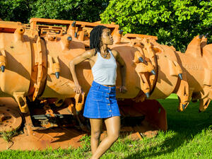 الكونغو تجلد الفتيات بسبب التنانير القصيرة