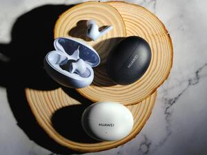 يعد الصوت عالي الجودة وتقنية إلغاء الضوضاء النشطة أمرًا مهمًا للحصول على تجربة صوتية غامرة! توفر سماعات HUAWEI FreeBuds 5i كلاهما وأكثر