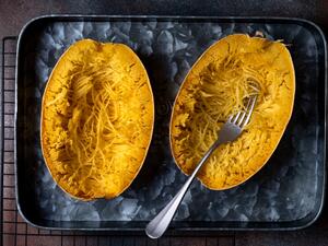 قوارب يقطين الاسباجيتي بخلطة الفيتا