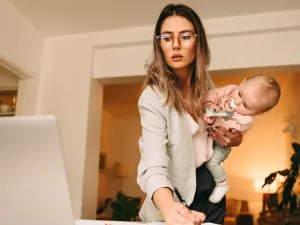 4 نصائح للعودة إلى العمل بعد إجازة الأمومة