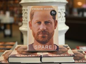 مذكرات الأمير البريطاني هاري تسجل مبيعات قياسية في اليوم الأول (أ ف ب)