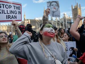 الموت لخامنئي لا تعارض معايير مجتمع الفيس بوك