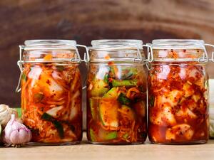 مخلل الكيمتشي الكوري بالملفوف والزنجبيل 