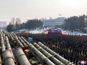 زعيم كوريا الشمالية يوعز بزيادة قدرات بلاده العسكرية والانتاج الضخم من الأسلحة النووية التكتيكية (أ ف ب)