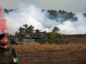 الغرب يزود أوكرانيا بدفعات من الدبابات الثقيلة (أ ف ب)