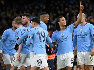 Manchester City's Dutch defender Nathan Ake (2ndR) celebrates with teammates after scoring their opening goal during the English FA Cup fourth round football match between Manchester City and Arsenal at the Etihad Stadium in Manchester, northwest England, on January 27, 2023. (Photo by Oli SCARFF / AFP)