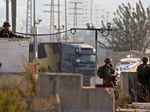 حاجز لقوات الإحتلال في الضفة الغربية المحتلة (أ ف ب)