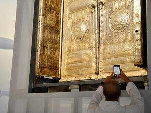 باب الكعبة المشرفة في بينالي الفنون الإسلامية 