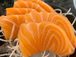 السلمون بالعسل والزبدة