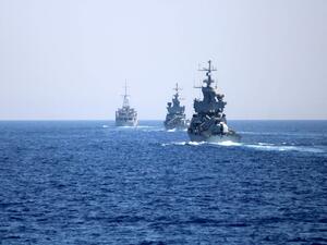 المناورة، تحاكي إطلاق النار على اهداف تهدد البحرية الإسرائيلية (أ ف ب)