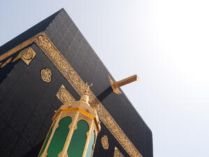 الكعبة المشرفة وقبلة المسلمين في صلواتهم