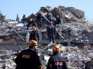 عدد ضحايا الزلزال في عموم سوريا وصل إلى 5801