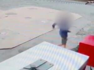 المرأة أثناء فرارها إلى متجر محطة الوقود - كاميرات مراقبة