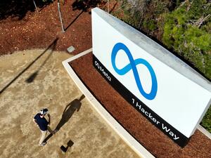 المقر الرئيسي لشركة ميتا / فيس بوك سابقًا، في مينلو بارك، كاليفورنيا