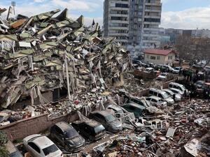 أنقاض المباني المنهارة في كهرمان ماراس التركية عقب الزلزال المدمر