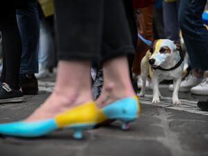 عشرة الاف الماني تظاهرو في برلين بالتزامن مع الذكرى الاولى للحرب في اوكرانيا