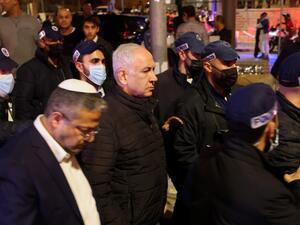 Glim moment for Netanyahu (R) 