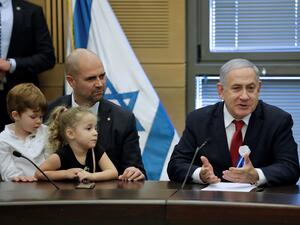  اوحانا  47 عاما وهو محامي خدمته العسكرية الالزامية في العام 1997