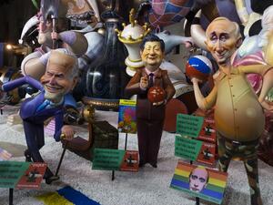 Cardboard figurines