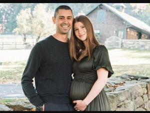 جينيفر غيتس وزوجها نائل نصار