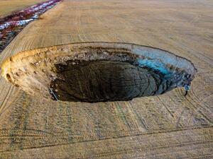 حفرة عملاقة في ولاية قونية التركية