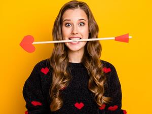 مواليد هذه الأبراج يحبون لعب دور كيوبيد