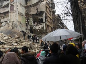 آلاف القتلى والجرحى جراء زلزال تركيا (أ ف ب)