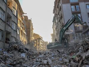 ارتفاع في حصيلة قتلى زلزال تركيا المدمر (ا ف ب)