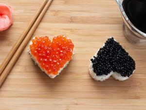 سوشي الفلانتين على شكل قلوب صغيرة