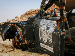 سيارة مدمرة لتنظيم الدولة الإسلامية (داعش)