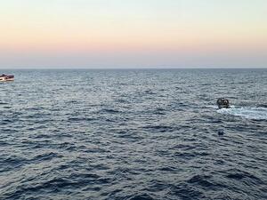 القارب الذي غرق في المتوسط كل يقل على متنه عشرات المهاجرين المتوجهين إلى أوروبا (أ ف ب) 