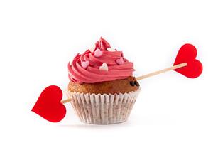 كب كيك عيد الحب بالفراولة الطازجة