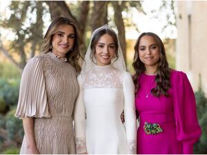 الملكة رانيا برفقة الأميرة إيمان والأميرة سلمى 