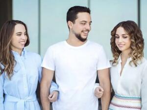 الأمير الحسين برفقة سقيقتيه سلمى وإيمان