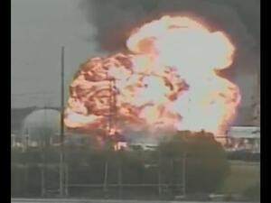 لحظة انفجار مصنع كيماويات في تكساس الأمريكية (لقطة شاشة)