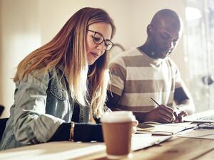 حظك اليوم وتوقعات الأبراج الجمعة 17 مارس/آذار 2023