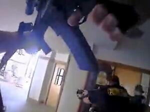 لقطة شاشة من كاميرا مثبتة على بزة رجل شرطة خلال قتل هيل