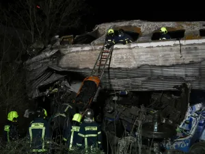حادث قطار في وادي تمبي بالقرب من لاريسا ، اليونان