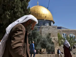  امر وزير الامن الداخلي  إيتمار بن غفير الشرطة باقتحام المسجد الأقصى وإخراج المعتكفين منه بالقوة