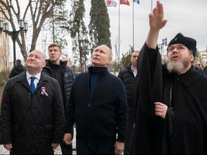 Putin visits Russian-occupied Mariupol