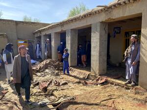 منعت طالبات البنات من حق التعليم والذهاب الى المدارس والجامعات في خطوة لاقت تنديدا دوليا واسعا 