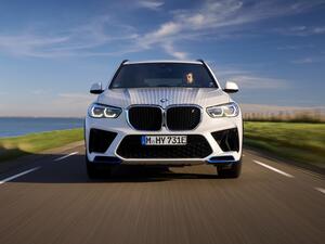 BMW iX5 Hydrogen pilot fleet arrives in the Middle East.