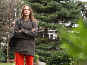 Serenay Sarıkaya sexy red Aile dress sold out