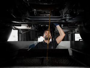 مرسيدس-بنز عُمان تقدم عروض ’شريك الخدمة‘ الرمضانية الحصرية لعملاء المركبات التجارية