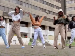 الشرطة الإيرانية تستنفر للبحث عن فتيات رقصن بالشارع العام