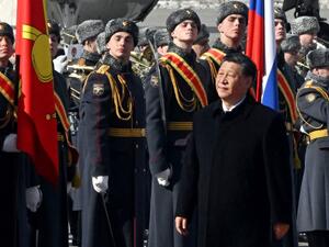 الرئيس الصيني شي جين بينغ، لحظة وصوله إلى العاصمة موسكو (أ ف ب)